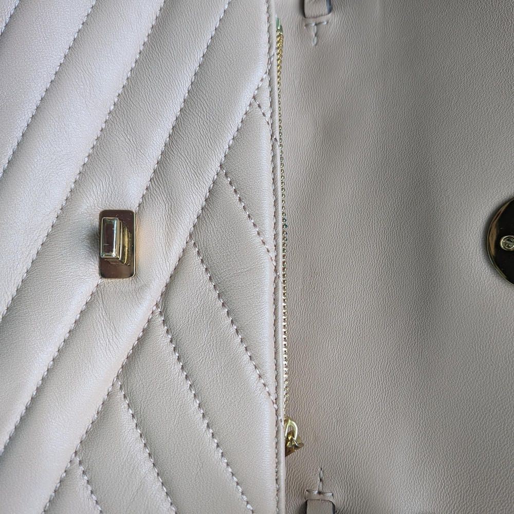 Tory Burch Logo Quilted Leather Crossbody - Light Beige with Gold Hardware - Picture 7 of 10